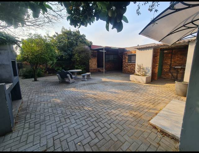 4 BEDROOM HOUSE FOR SALE IN VANDERBIJLPARK SE 2